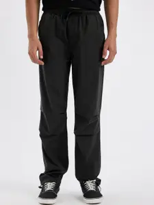 DeFacto Men Mid-Rise Regular Trousers