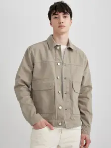 DeFacto Men Colourblocked Denim Jacket