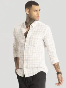 Snitch Men Smart Slim Fit Opaque Checked Casual Shirt