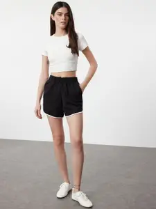 Trendyol Women Solid Mid-Rise Regular Shorts