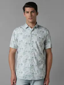 Louis Philippe Sport Men Spread Collar Geometric Printed Cotton Slim Fit Casual Shirt