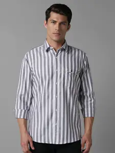 Louis Philippe Sport Men Spread Collar Vertical Striped Cotton Slim Fit Casual Shirt