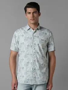 Louis Philippe Sport Men Spread Collar Geometric Printed Cotton Slim Fit Casual Shirt