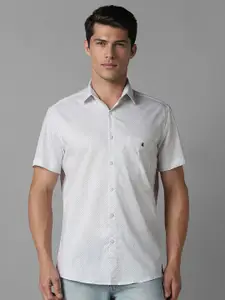 Louis Philippe Sport Men Spread Collar Geometric Printed Cotton Slim Fit Casual Shirt