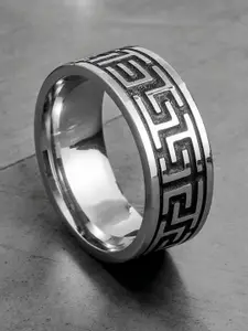 fabula Men Engraved Band Finger Ring