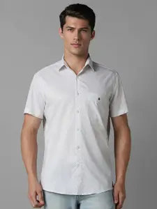 Louis Philippe Sport Men Spread Collar Geometric Printed Cotton Slim Fit Casual Shirt