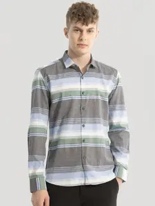 Snitch Men Smart Spread Collar Horizontal Striped Cotton Slim Fit Casual Shirt
