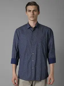 Louis Philippe Sport Men Spread Collar Abstract Printed Cotton Slim Fit Casual Shirt