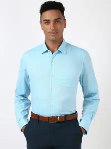 Peter England Men Spread Collar Solid Polycotton Slim Fit Formal Shirt