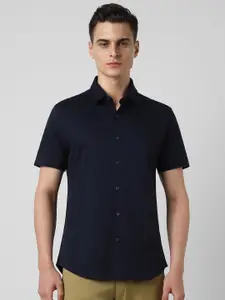 Van Heusen Sport Men Spread Collar Solid Cotton Slim Fit Casual Shirt