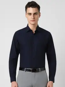 Van Heusen Men Spread Collar Micro Ditsy Printed Cotton Casual Shirt