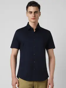 Van Heusen Sport Men Spread Collar Solid Cotton Slim Fit Casual Shirt