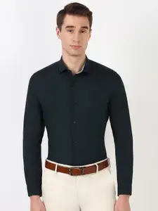 Peter England Men Spread Collar Solid Polycotton Slim Fit Formal Shirt