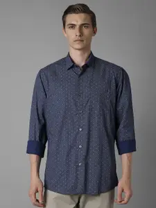 Louis Philippe Sport Men Spread Collar Abstract Printed Cotton Slim Fit Casual Shirt