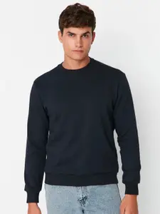 Trendyol Men Solid Round Neck Sweatshirt