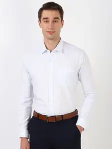 Peter England Men Spread Collar Checked Polycotton Formal Shirt