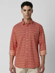 V Dot Men Spread Collar Abstract Printed Cotton Slim Fit Casual Shirt