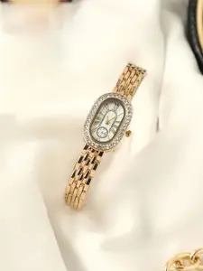 HAUTE SAUCE by  Campus Sutra HAUTE SAUCE by Campus Sutra Women Embellished Dial & Stainless Steel Bracelet Style Straps Analogue Watch