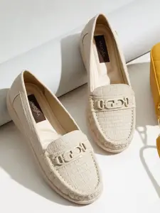 VALIOSAA Women Textured Loafers