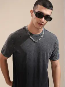 HIGHLANDER Men Round Neck Self Design Tshirt