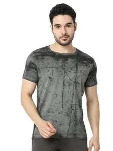 SPYKAR Men Typography Printed Pockets Slim Fit T-shirt