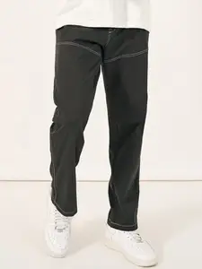 Styli Men Contrast Stitch Detail Cotton Twill Relaxed Fit Chino