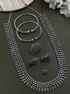 NAMAN ARTS Soumya Silver-Plated Oxidised Necklace Jewellery Set
