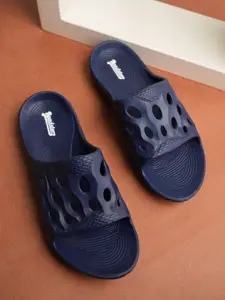 The Roadster Lifestyle Co Men Self Design Sliders