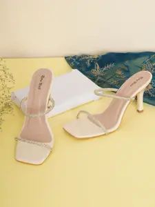 Retro Walk Women Embellished Platform Pumps