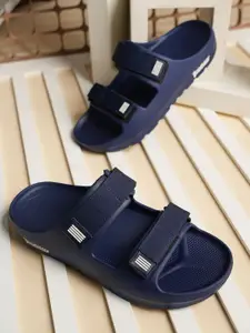 The Roadster Lifestyle Co. Men Self Design Sliders
