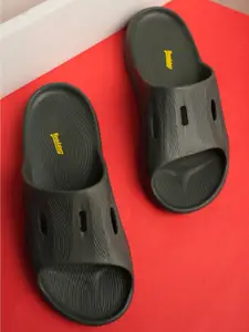 The Roadster Lifestyle Co Men Self Design Sliders