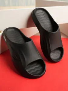 The Roadster Lifestyle Co. Men Comfort Sliders