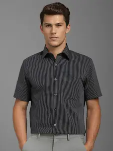 Louis Philippe Men Classic Spread Collar Vertical Striped Cotton Formal Shirt