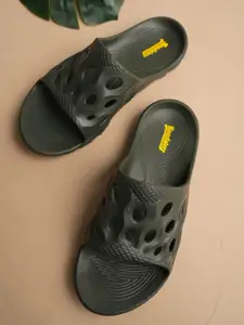 The Roadster Lifestyle Co. Men Self Design Sliders