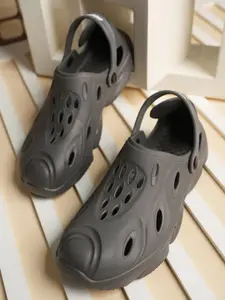 The Roadster Lifestyle Co Men Self Design Rubber Clogs