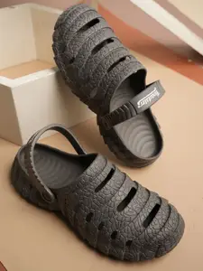 The Roadster Lifestyle Co Men Self Design Clogs