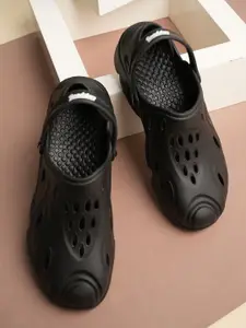 The Roadster Lifestyle Co Men Textured Clogs