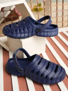 The Roadster Lifestyle Co Men Self Design Rubber Clogs