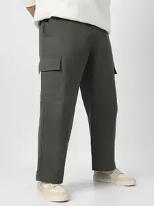Urbano Plus Men Loose Fit Cargos Trousers