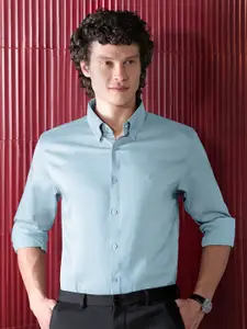 Beyoung Men Spread Collar Solid Cotton Slim Fit Formal Shirt