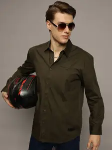 The Roadster Lifestyle Co. Men Premium Spread Collar Solid Cotton Oversized Casual Shirt