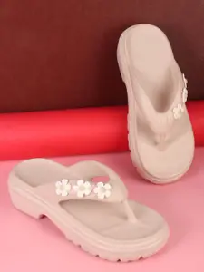 The Roadster Lifestyle Co Women Floral Self Design Thong Flip Flops