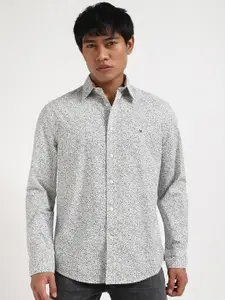 Tommy Hilfiger Men Spread Collar Floral Printed Cotton Casual Shirt