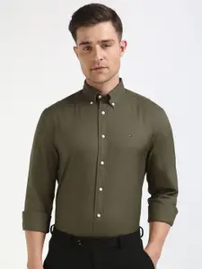 Tommy Hilfiger Men Button-Down Collar Solid Cotton Casual Shirt