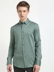 Tommy Hilfiger Men Spread Collar Solid Cotton Slim Fit Casual Shirt