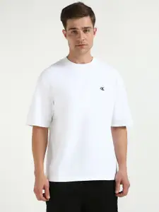 Calvin Klein Jeans Men Solid Round Neck Cotton Relaxed Fit T-shirt