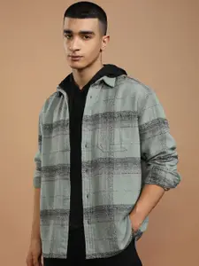 HIGHLANDER Men Spread Collar Checked Cotton Relaxed Fit Casual Shirt