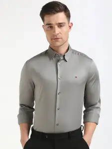Tommy Hilfiger Men Spread Collar Solid Cotton Slim Fit Casual Shirt