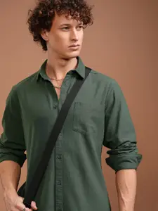 HIGHLANDER Men Spread Collar Solid Cotton Casual Shirt