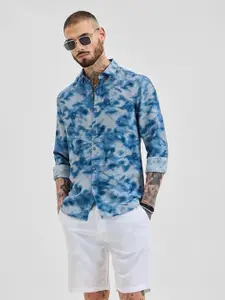 Snitch Men Smart Spread Collar Abstract Printed Casual Shirt